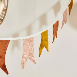 LEON Guirlande De Drapeaux Rouge